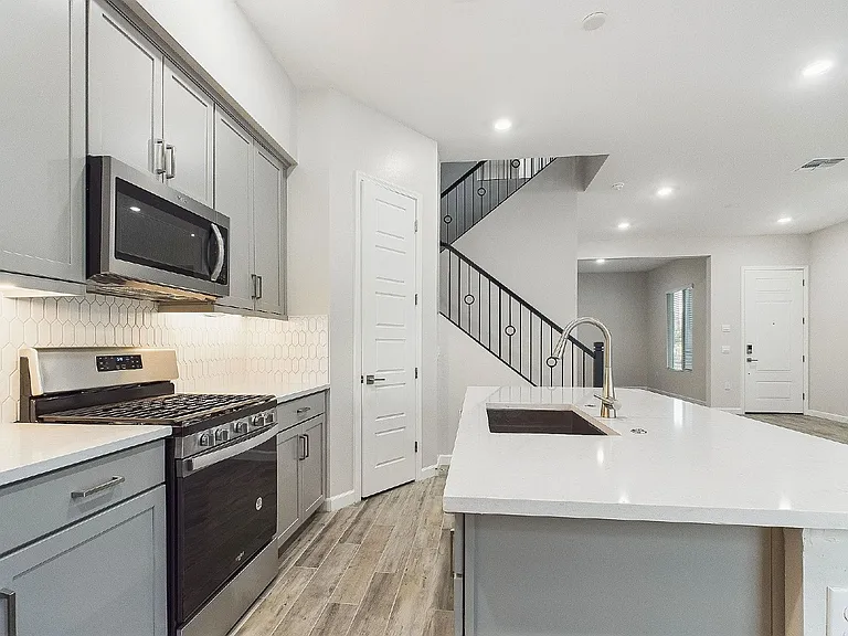 5023 E Gallop Way — Photo 6