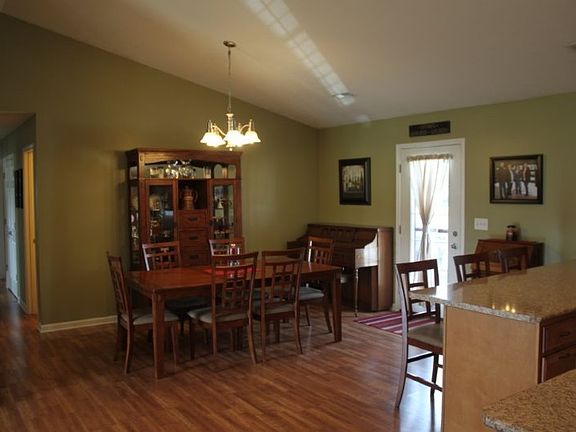 5th image of 104 E Tuscany Ct