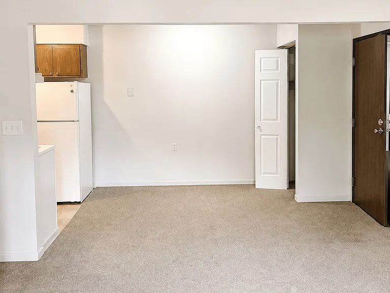 1001 Highland Rdg — Photo 3