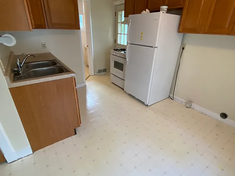 19 Dix Ave #A — Photo 5