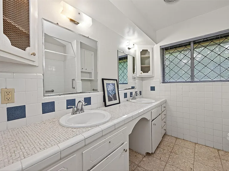 1701 Mistletoe Ln — Photo 27