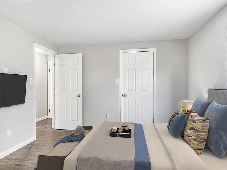 The Meridian Apartments — Photo 20
