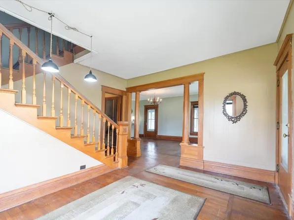 613 Washington St, Eldora, IA 50627