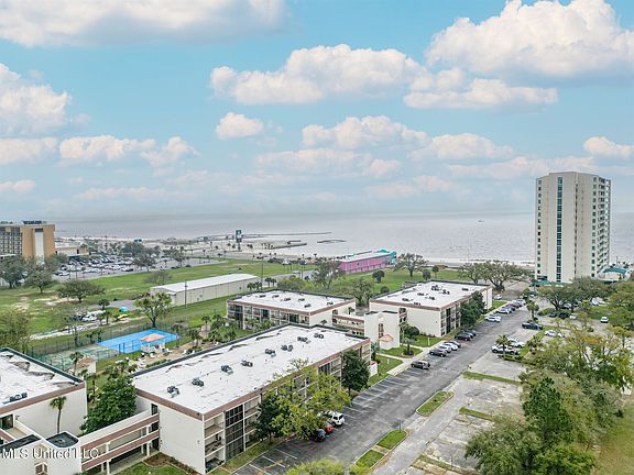 3rd image of 2046 Beach Blvd #111