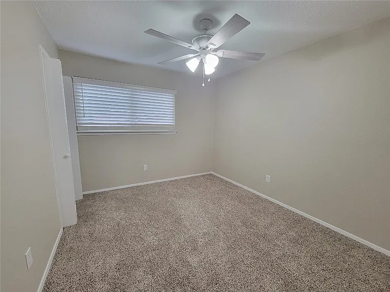 3923 Old Oaks Dr #1 — Photo 10