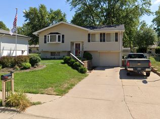 209 Hackberry Dr, Gretna, NE 68028