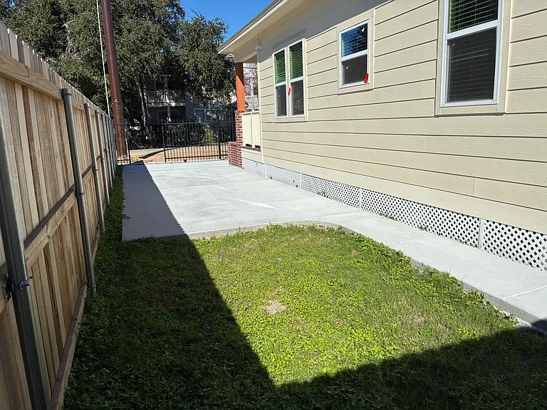 1604 Brooks St — Photo 13