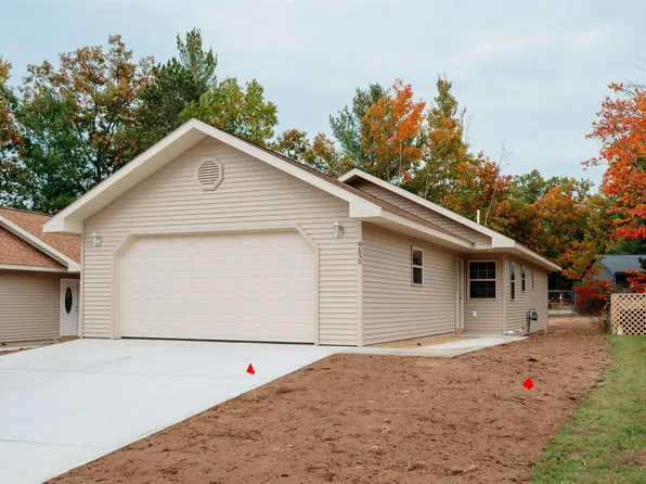 9850 Deer Track Ct #21, Interlochen, MI 49643