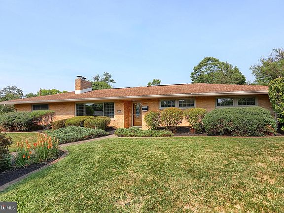 5th image of 23 Columbia Dr