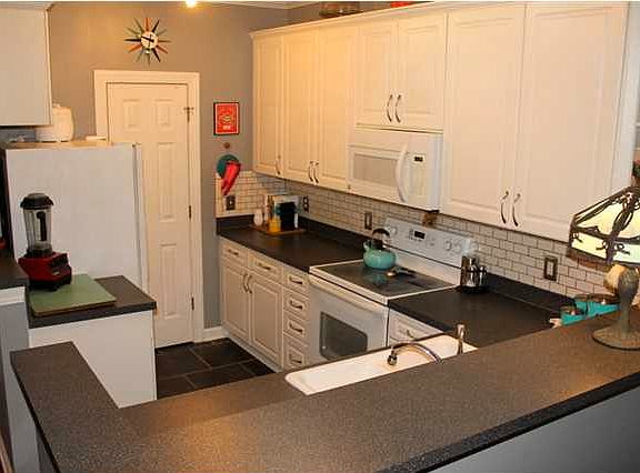 Kitchen with tile backsplash
