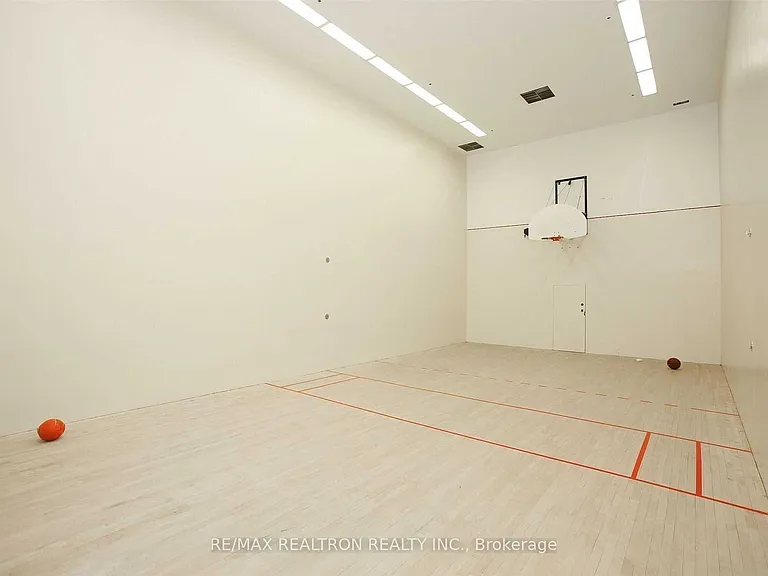 77 Maitland Pl #326 — Photo 32