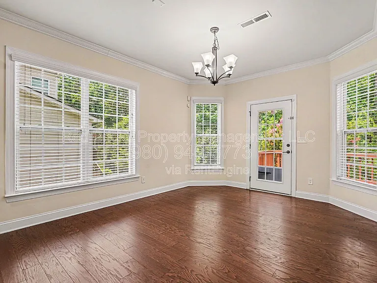 655 Brookhaven Dr — Photo 16