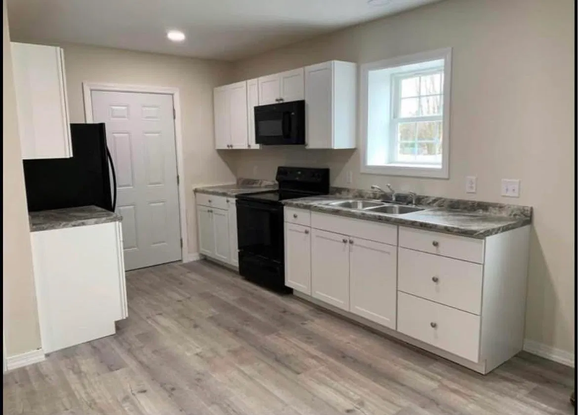 2 bed, 900 sqft, $1,600 — Photo 2
