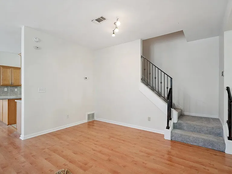 1133 Island Pl E — Photo 7