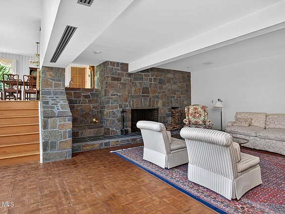 2nd image of 1283 Hawthorn Road