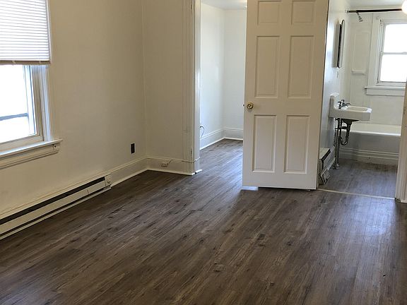 3rd image of 539 E Chestnut St APT 4