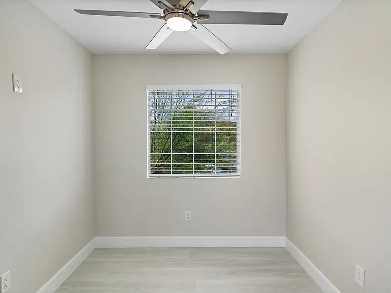 10713 Pipers Cove Ln — Photo 15