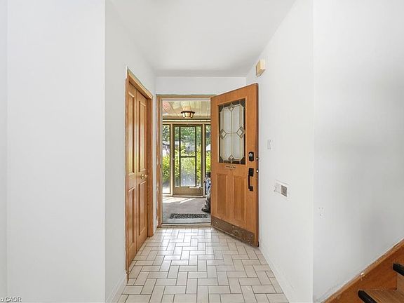 3rd image of 58 Tupper Cres