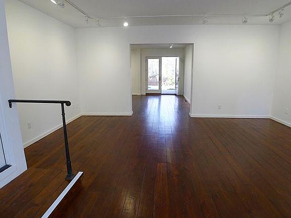 4th image of 127 Warren St #A