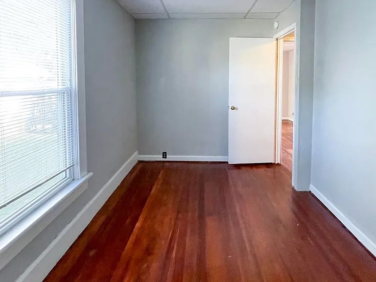 2125 W Jackson St — Photo 17