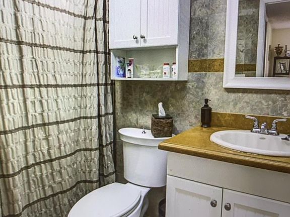 5th image of 480 Executive Center Dr APT 3M
