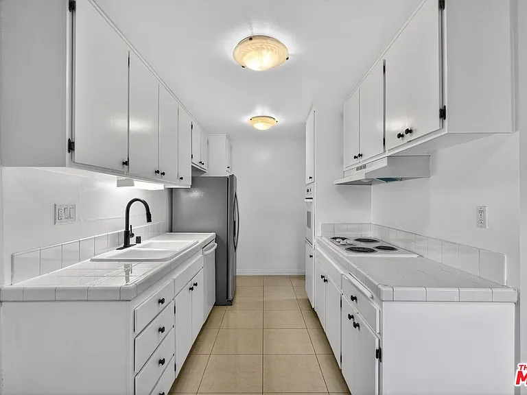 5900 Canterbury Dr #B217 — Photo 5