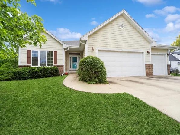 3801 Greenview Dr, Urbandale, IA 50322
