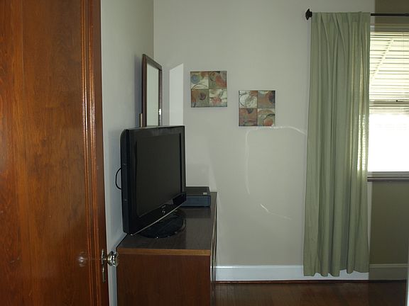 4th image of 5524 Surrey Ave