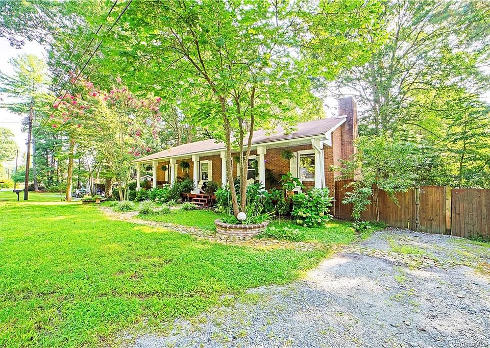 1st image of 204 Sweetpea Ln