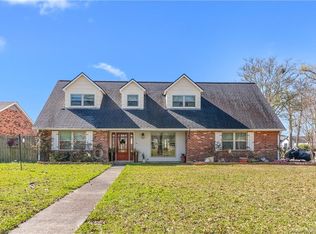 1521 N Chateau Cir, Lake Charles, LA 70605