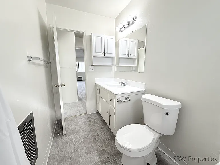 5000 Woodman Ave #14 — Photo 12