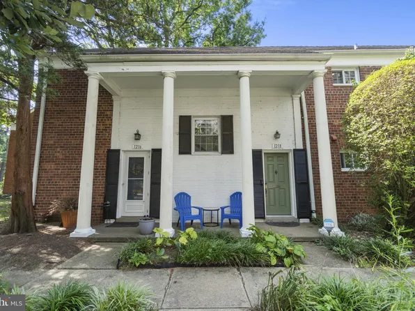 1218 Martha Custis Dr, Alexandria, VA 22302