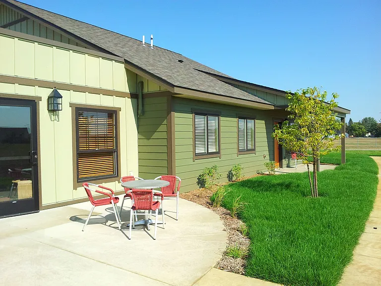 308 College Cir — Photo 2
