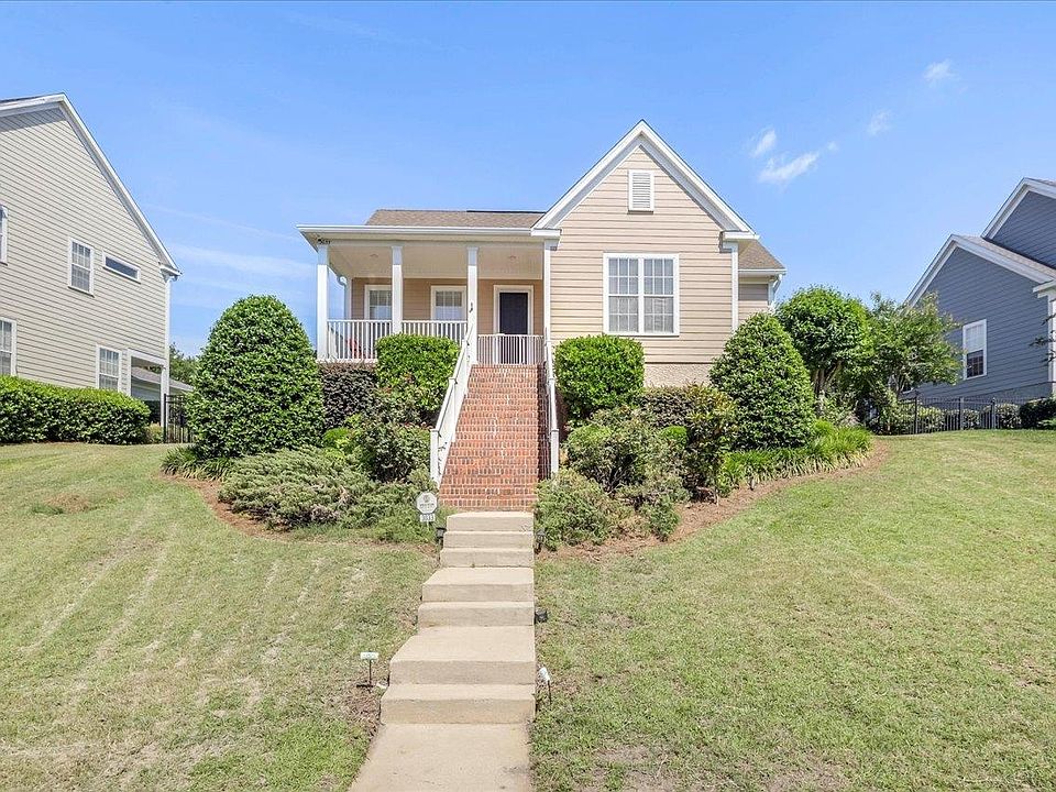 1st image of 3033 Dickinson Dr