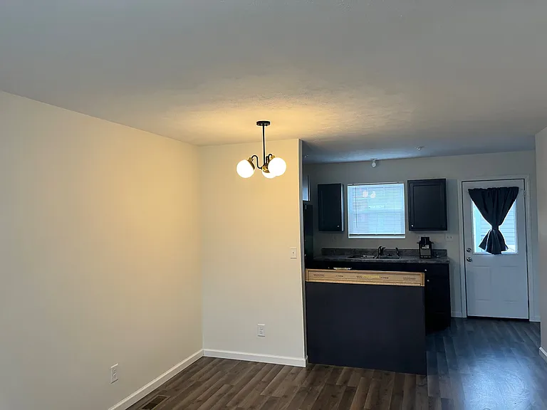 956 Foxwood Ct — Photo 3