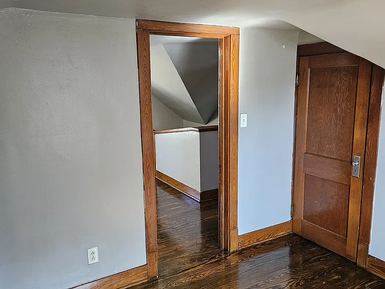534 Engle St — Photo 17