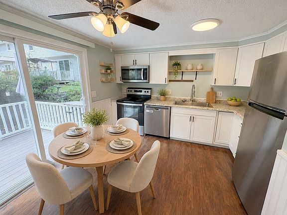 2nd image of 270 Sunderland Rd APT 23