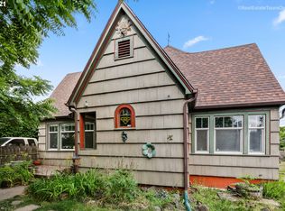 519 24th St NE, Salem, OR 97301
