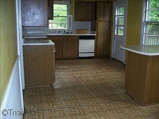 2nd image of 2205 Hubert St