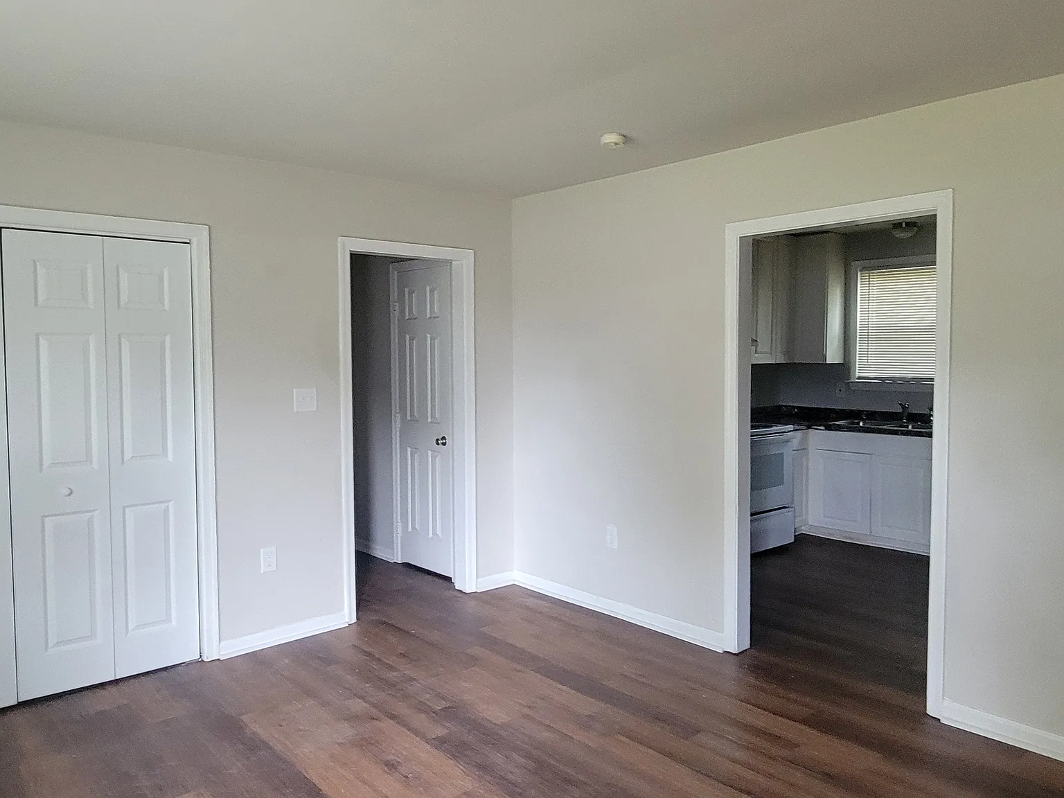 3 bed, 912 sqft, $1,350 — Photo 3