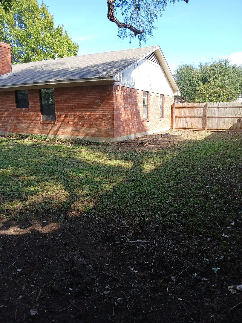 Spacious 3 Bed 2 bath available for immediate move in — Photo 4