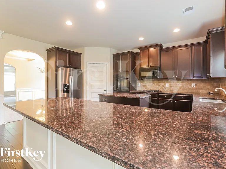 1328 Wild Rose Dr SE — Photo 6