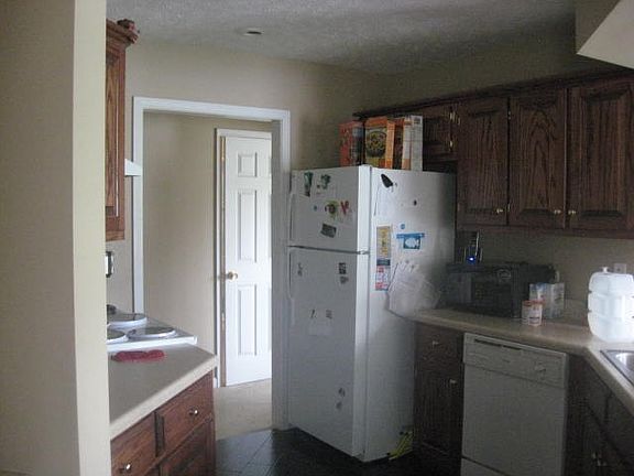 2nd image of 392 Marshall Town St