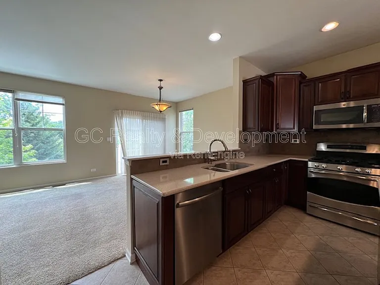 498 Grosvenor Ln — Photo 11