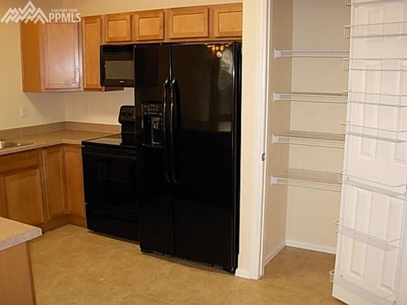 open kitchen to generous great-room, kitchen pantry...