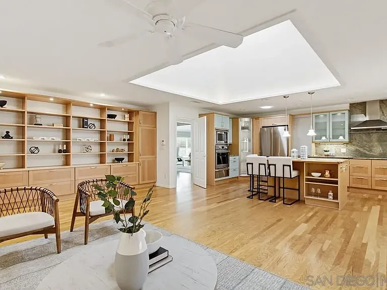 8635 Cliffridge Ave — Photo 7