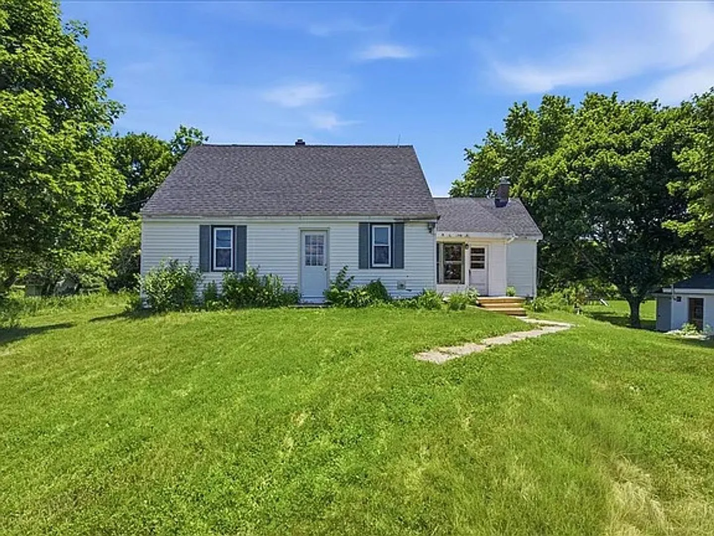 Beautifully Refurbished 3 Bed 1 Bath — Photo 3