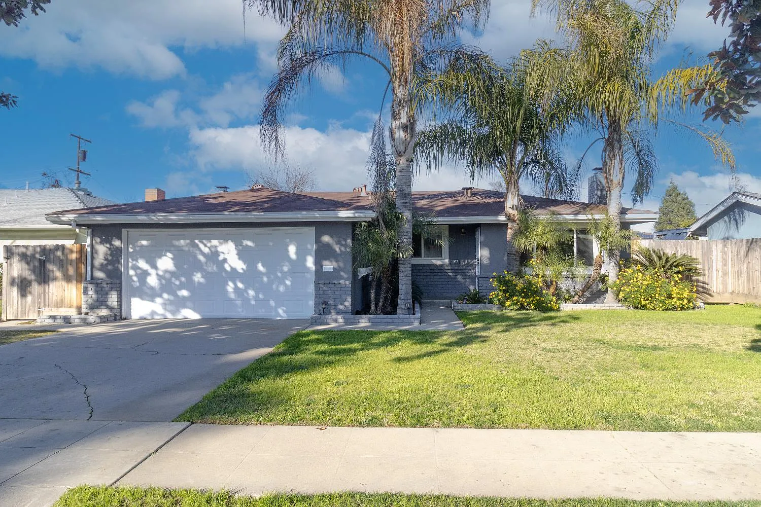 2333 E Austin Way photo 1