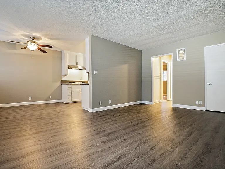 5112 Laurel Cyn Apartments — Photo 18