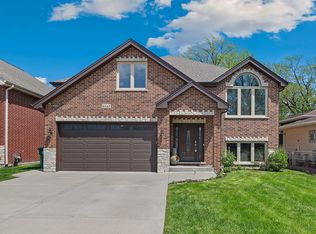 8545 Parkside Ave, Burbank, IL